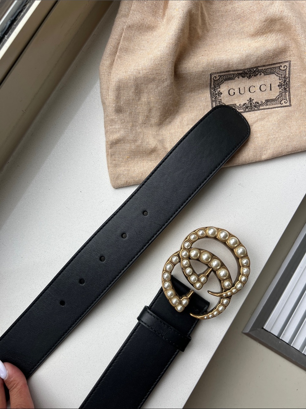 Gucci Black Leather Belt with Pearl-Embellished Gold GG Buckle - Picture 4 of 6